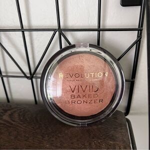 Revolution Vivid Baked Bronzer in Golden Days